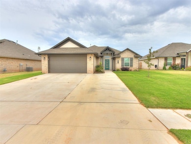 527 Hackberry Ln, Washington, OK 73093 - photo 2
