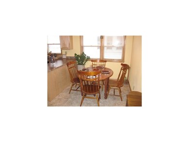Dining Area. Nice eat-in dining room.