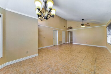 105-FrontRoom_2