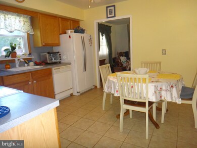 18 Midway Ave, Langhorne, PA 19047 - photo 5