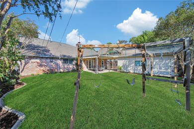 910 W Forest Dr, Houston, TX 77079 - photo 3