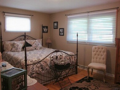 34 Bertone Dr, Schenectady, NY 12306 - photo 4