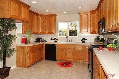 Centrally located kitchen to the formal living and