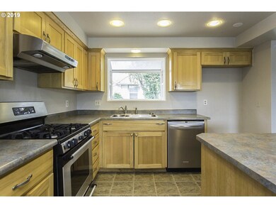 2439 11th Ave, Forest Grove, OR 97116 - photo 6