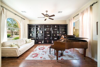 Living Room/Library