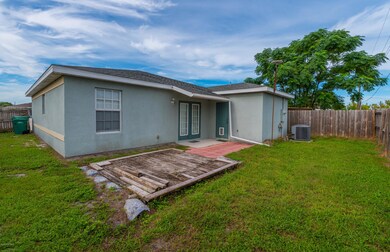 812 Temple St, Cocoa, FL 32922 - photo 4