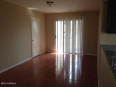 familyroom87ln
