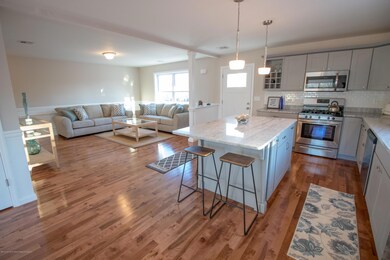 Eat-In Kitchen