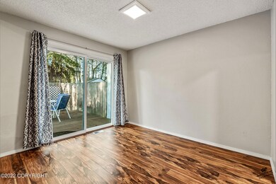 005-5523 E 34th Ave Interior MLS2-4
