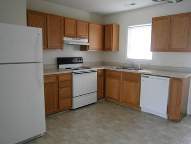 233 Lakewood Dr unit A, Jacksonville, NC 28546 - photo 3