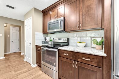 4326 Lucian Ln, Friendswood, TX 77546 - photo 7