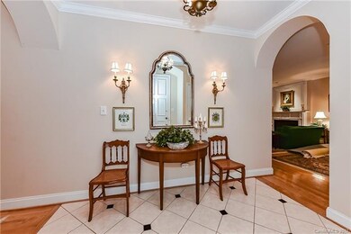 Foyer to 810 Cherokee