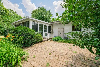 1070 Larkstone Dr 43235_010