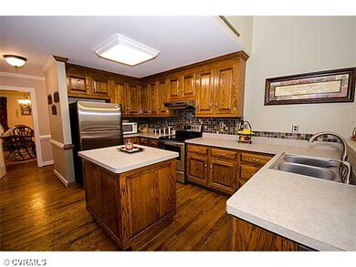 Kitchen - Refrigerator conveys!