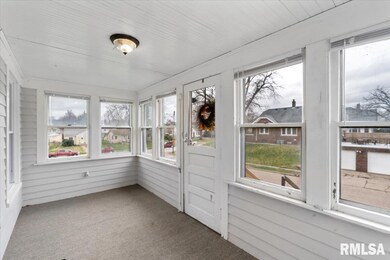 910 W Pleasant St, Davenport, IA 52804 - photo 7