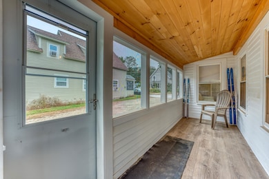 27 Maple St, Lincoln, NH 03251 - photo 5