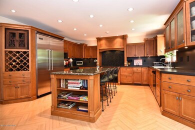 135 Bentwood Dr, Stamford, CT 06903 - photo 5