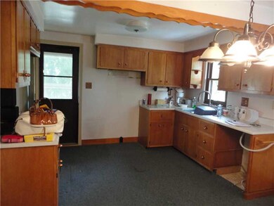 Kitchen. Nice sized eat in kitchen, Gas stove comi
