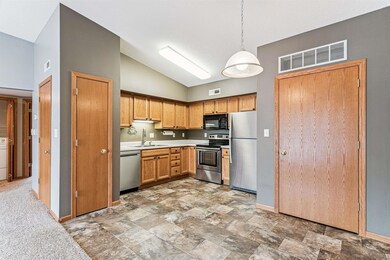 4710 Chadwick Rd unit 9, Cedar Falls, IA 50613 - photo 3