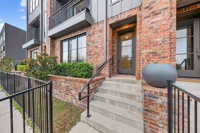 737 N Zang Blvd unit 102, Dallas, TX 75208 - photo 2