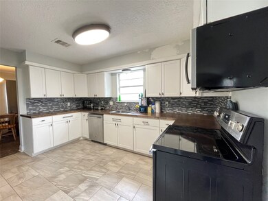 10088 Woodhollow Dr unit 77385, Conroe, TX 77385 - photo 4