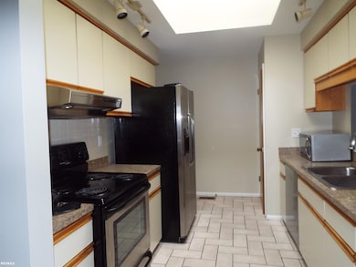 15075 Sebastian Ct unit 16, Shelby Township, MI 48315 - photo 4