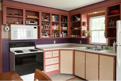 85 Harrison Ave, Greenfield, MA 01301 - photo 3