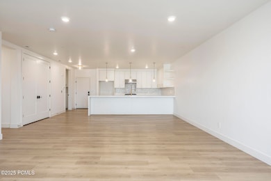 003_2250eholladay-305.04_889