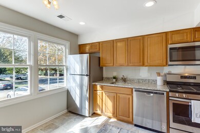 1979 Mayflower Dr, Woodbridge, VA 22192 - photo 6