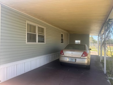 827 Aspen Dr unit 13, Lakeland, FL 33815 - photo 2