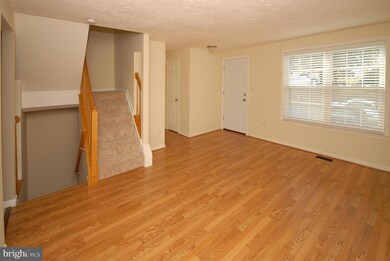 13809 Laura Ratcliff Ct, Centreville, VA 20121 - photo 3