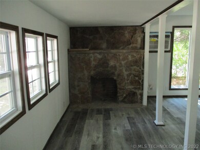 402 E 8th St, Cushing, OK 74023 - photo 3