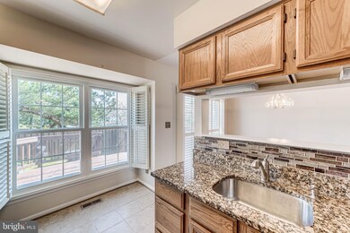 16902 Point Pleasant Ln, Dumfries, VA 22026 - photo 7