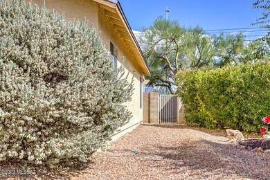 8861 S Desert Rainbow Dr, Tucson, AZ 85747 - photo 3
