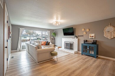 715 Ash St, Central Point, OR 97502 - photo 6