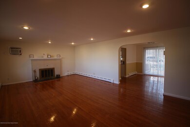 101 Berkley Blvd, Iselin, NJ 08830 - photo 5