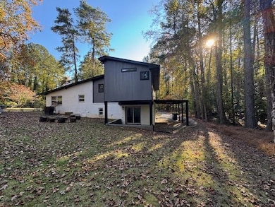 2045 Pine Oak Dr SW, Atlanta, GA 30310 - photo 5