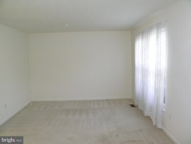 5229 Torrington Cir, Rosedale, MD 21237 - photo 3