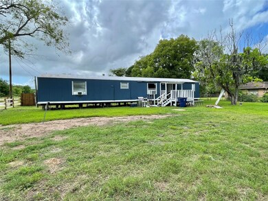 702 W Front St, Brazoria, TX 77422 - photo 4