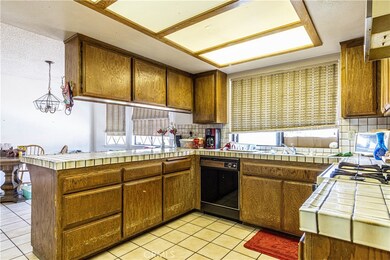 14294 Apple Creek Dr, Victorville, CA 92395 - photo 7