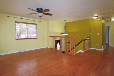Double panel window, ceiling fan/light