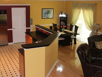 Kitchen and Breakfast