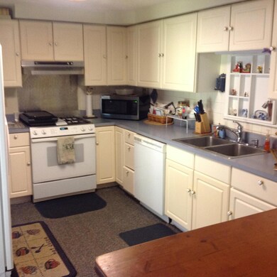 870 Bernhard Rd, Columbus, OH 43213 - photo 2