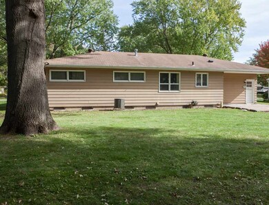 4219 Rownd St, Cedar Falls, IA 50613 - photo 2