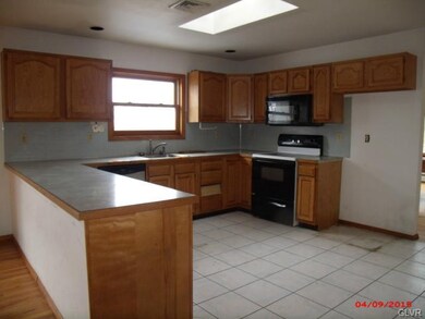 475 Bernadine Dr, Stroudsburg, PA 18360 - photo 5