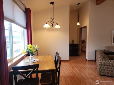 Dining nook that looks out to the waterfont