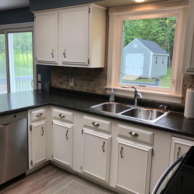 1 Laurel Kitchen window