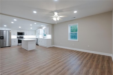 205 S Key St, Pilot Mountain, NC 27041 - photo 5