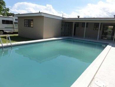 Swimming Pool/Hot Tub/Sauna