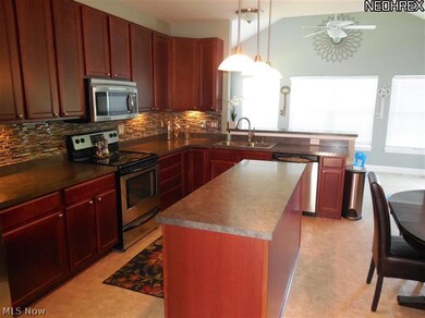 882 Queens Gate Way, Wadsworth, OH 44281 - photo 6